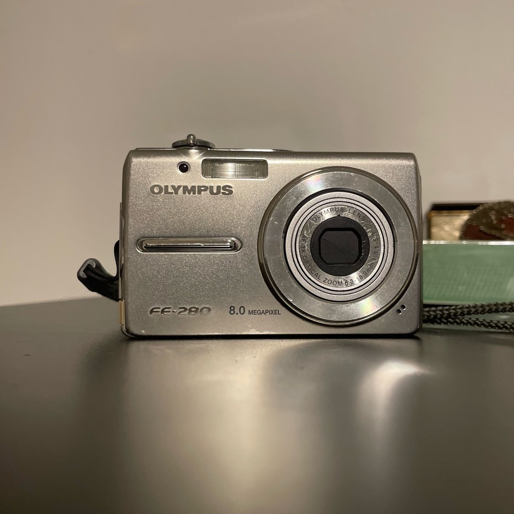 Olympus FE-280 Compact Camera 3x Optical Zoom